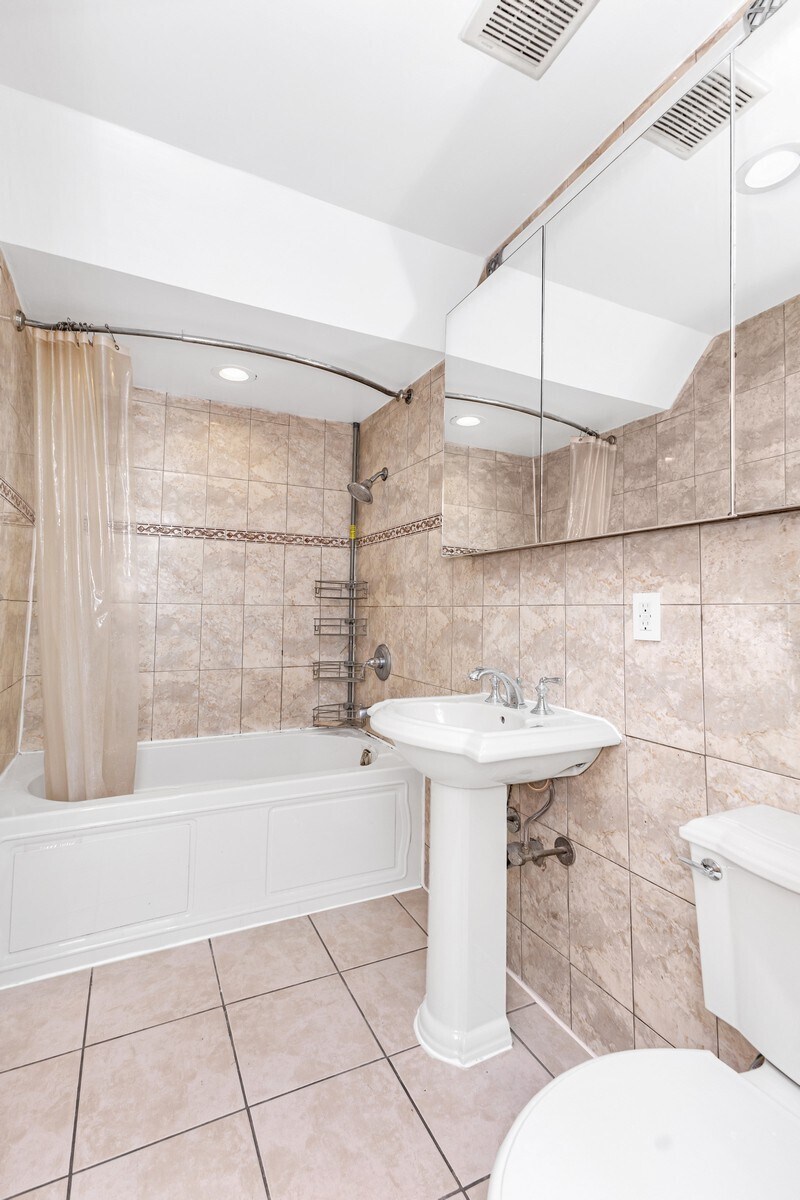 Building Photo - 132 W 119th St