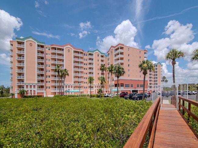 Building Photo - Waterfront Penthouse Living – Luxury 3 Bedroom / 2 Bath Condo on the Water