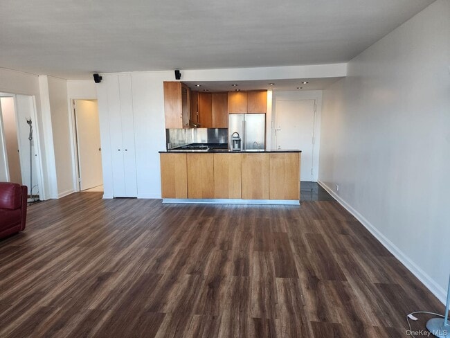 Building Photo - 62-54 97th Pl