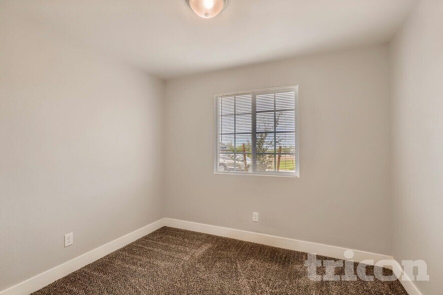 Building Photo - 4665 S 38th Ln