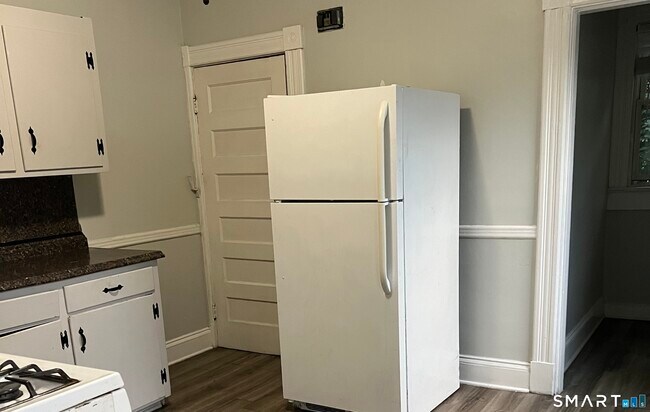 Building Photo - 195 Edgewood St