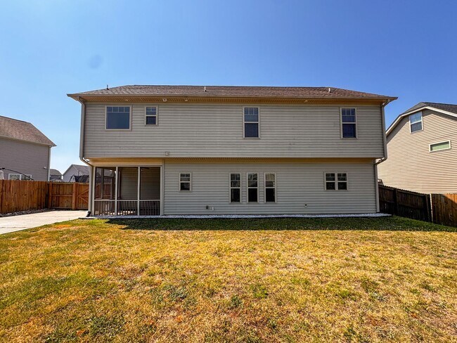 Building Photo - Beautiful 4 Bed 3.5 Bath Home in Jack Britt School District