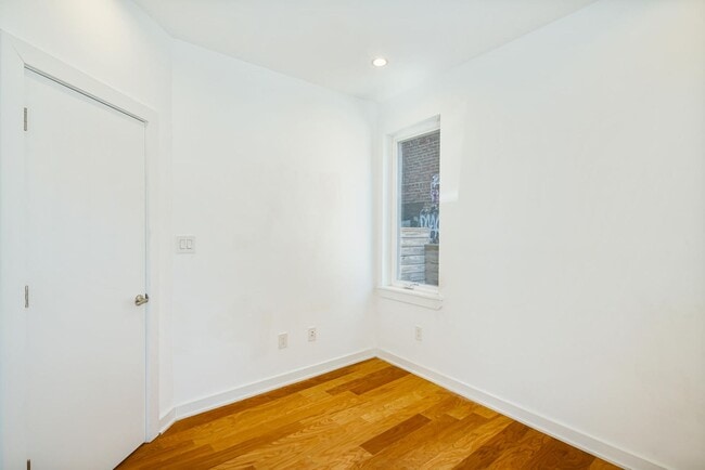 Building Photo - Stunning 4-Bedroom Townhouse with Garage and Rooftop Deck! Available late May!