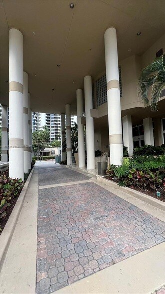 Building Photo - 770 Claughton Island Dr