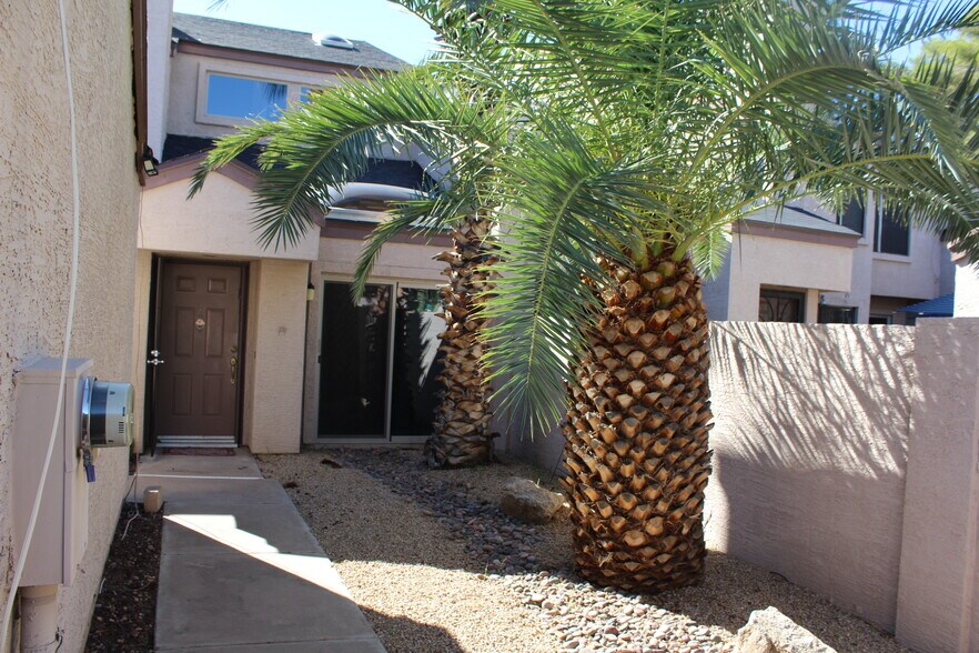 Building Photo - 3301 E Kelton Ln