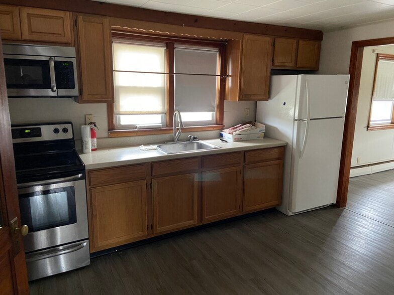 kitchen w/ pantry - 50 N 7th St