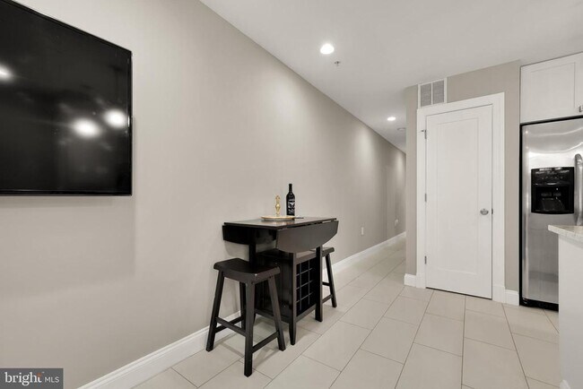 Building Photo - 1135 6th St NW