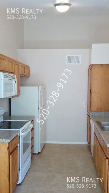Building Photo - 5654 S Wood Crest Dr