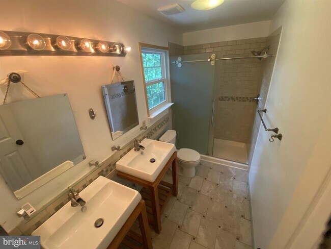 Building Photo - 23 Stoneridge Ct