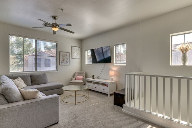 Building Photo - 2837 E Dunbar Dr