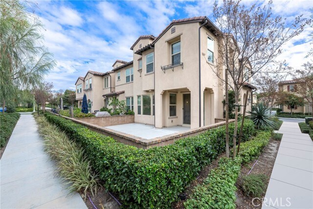 Building Photo - 18 Prominence