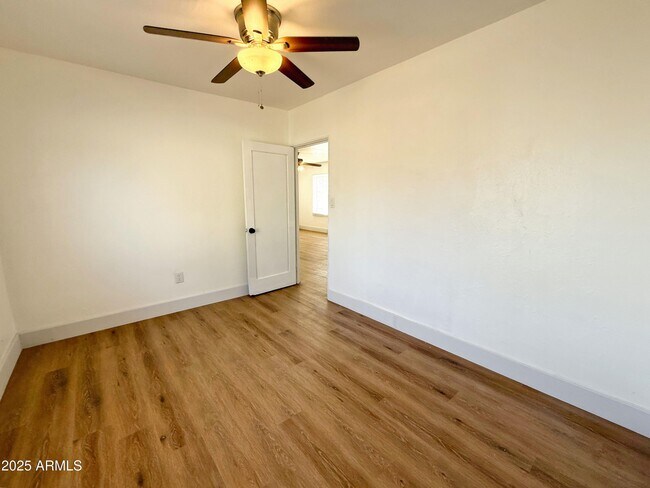 Building Photo - 2817 N 30th Pl