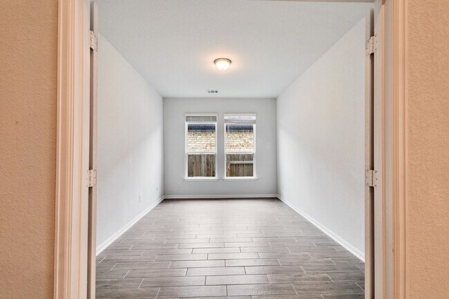 Building Photo - 211 Short Leaf Dr