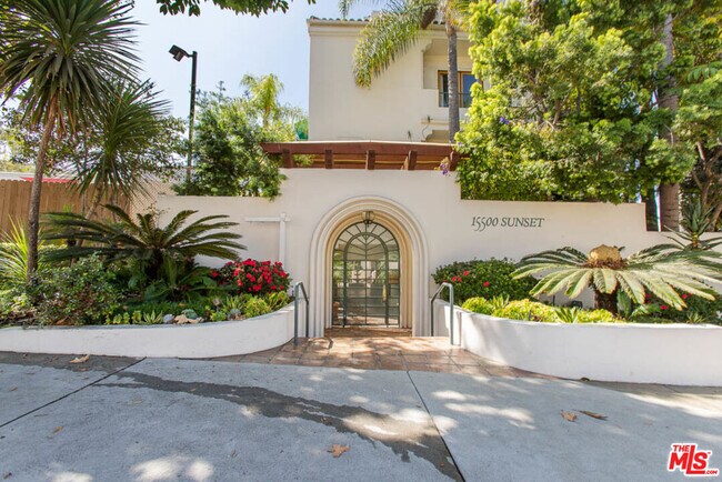 Primary Photo - 15500 W Sunset Blvd