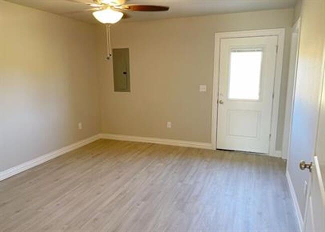 Building Photo - Cozy 2 bed, 2 bath Duplex - Silo School Di...