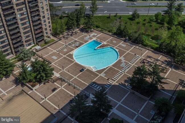 Building Photo - 3705 S George Mason Dr