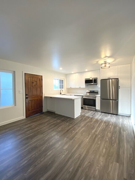 Building Photo - 609 W Junipero St