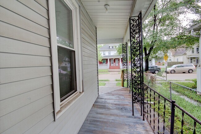 Building Photo - SL AAC1228