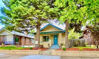 Building Photo - Charming Bungalow with Bonus Space! 4bed/2...