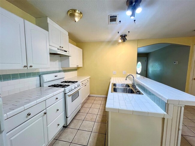 Building Photo - 401 Philco Dr