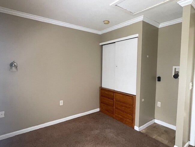 Building Photo - Adorable cottage