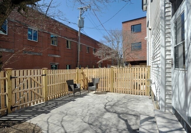Building Photo - 7 Lester Pl