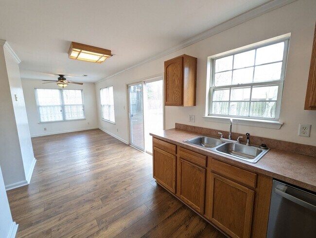 Building Photo - 204 Burgandy Rd, Williamsburg VA 23185