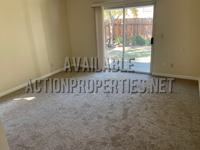 Building Photo - Antelope Single Story, - 3 bedroom, 2 bath - Separate Living Room, Family Room w/fireplace  Low M...