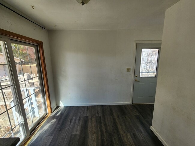 Building Photo - 3 bedroom house