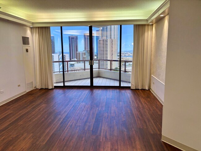 Building Photo - 725 Kapiolani Blvd