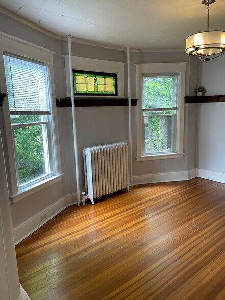 Building Photo - 52 Grove Ave