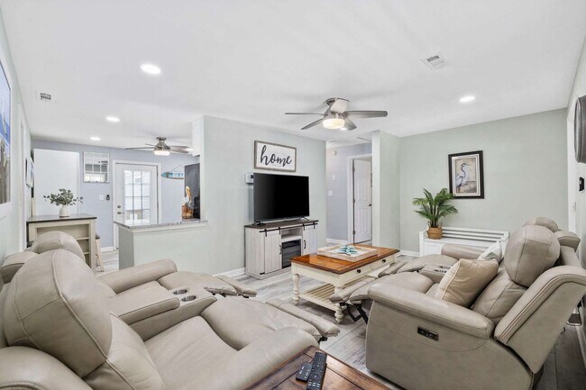 Building Photo - 430 Yaupon Ave