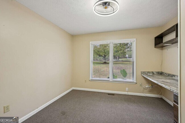 Building Photo - 7379 N Mitchell Ct