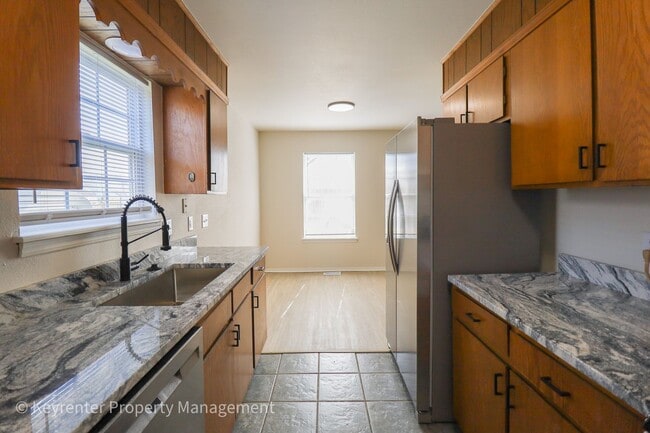 Building Photo - E 31st Ct Duplex