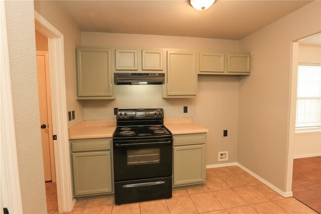 Building Photo - 900 SW River Rock St