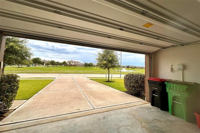 Building Photo - 25302 Farmdale Ln