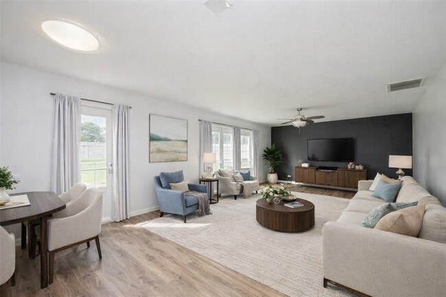 Building Photo - 2534 Halstead Dr