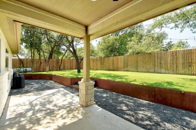 Building Photo - 1006 Lipan Trail
