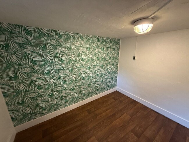 Building Photo - 1615 D St NE