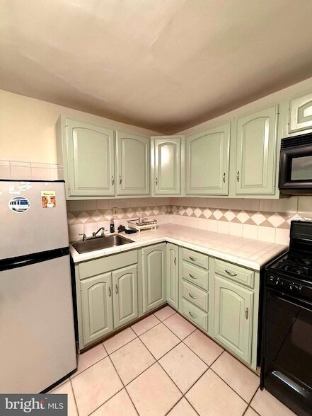 Building Photo - 5118 Oakland St