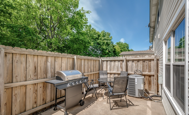 fenced patio - 343 Shoshone Plz