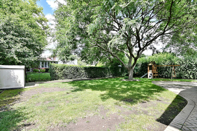 Building Photo - 2360 N Drury Ln