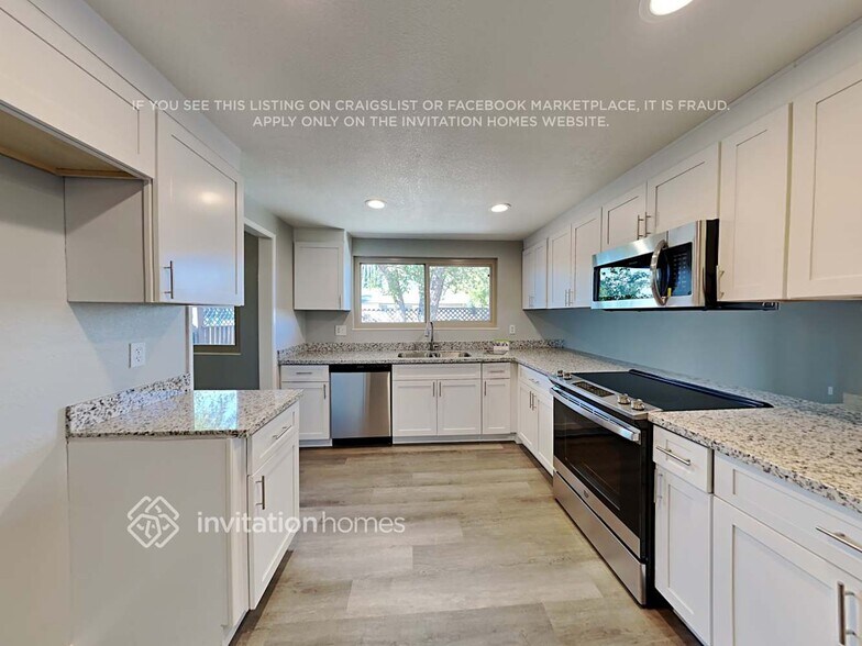 Building Photo - 1101 Woodridge Dr