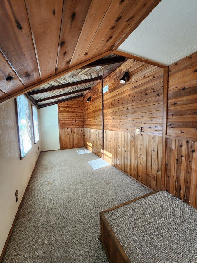 Building Photo - 122 Brennan St