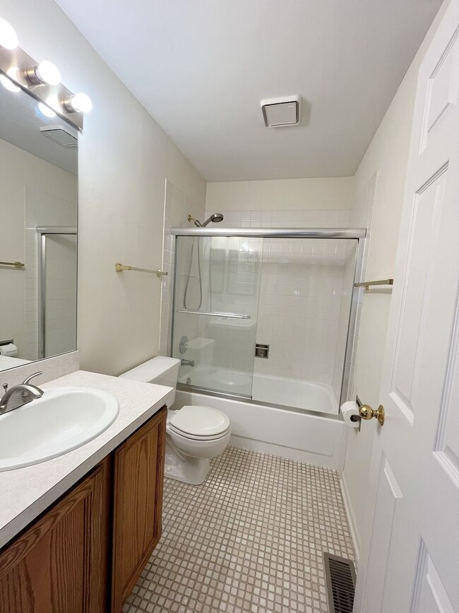Building Photo - 312 Spring Creek Cir