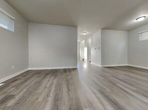 Building Photo - 1416 Woodbine Ave SE