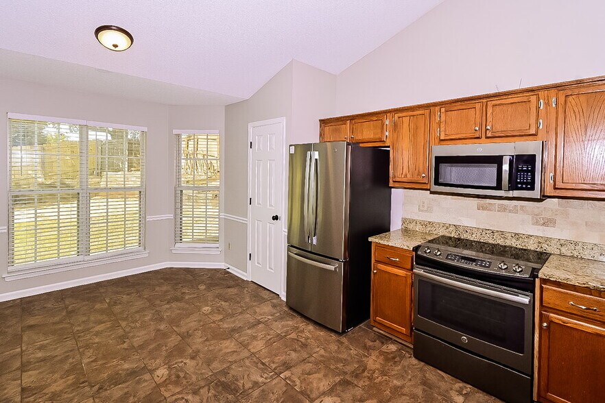 Building Photo - 1700 Brentwood Trce