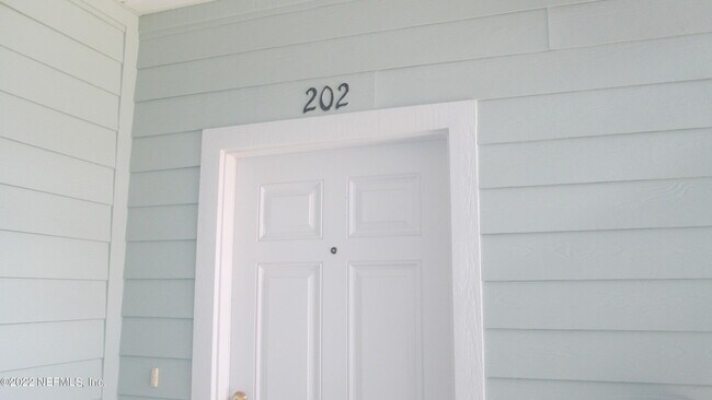 Building Photo - 8226 Green Parrot Rd