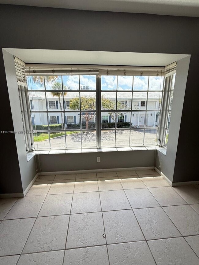 Building Photo - 2261 NE 67th St