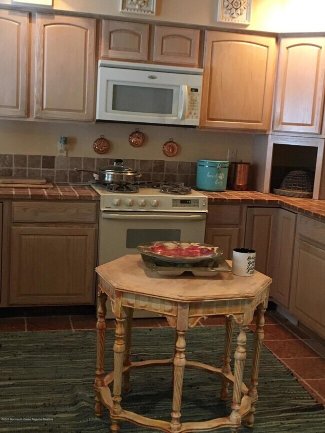 Building Photo - 2215 Old Mill Rd